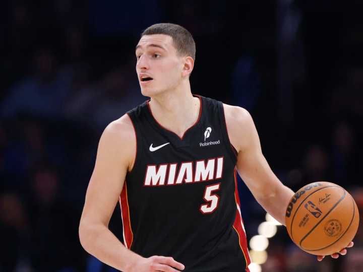 Nikola Jovic renueva contrato con el Miami Heat