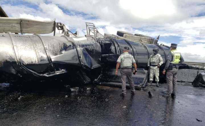 Otra explosión de pipa, ahora con diésel: tres heridos en autopista de Puebla