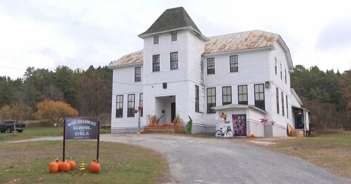 Vermont town draws 'Beetlejuice' fans to iconic horror movie site