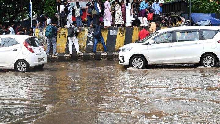India rains LIVE: Heavy rain lashes in Kerala; IMD issues yellow alert for 10 districts