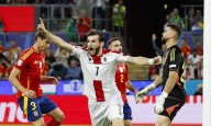 Kvaratskhelia ante el liderazgo de una España plagada de bajas