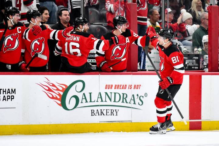 Deadspin | Fresh off 1st win, Sharks out to halt Devils' lengthy streak