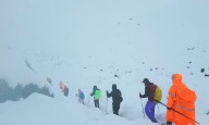 Caos en el Everest: Al menos mil escaladores quedaron varados tras una brutal tormenta de nieve