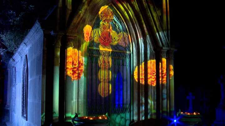 Así Se Viven los Recorridos Nocturnos en el Panteón Municipal de Puebla por Día de Muertos 2025