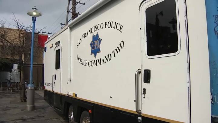 Retiran unidad móvil de la policía de la Misión en San Francisco