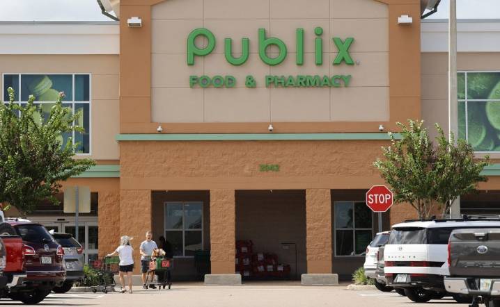 Florida allows open carry, so Publix will too, workers say