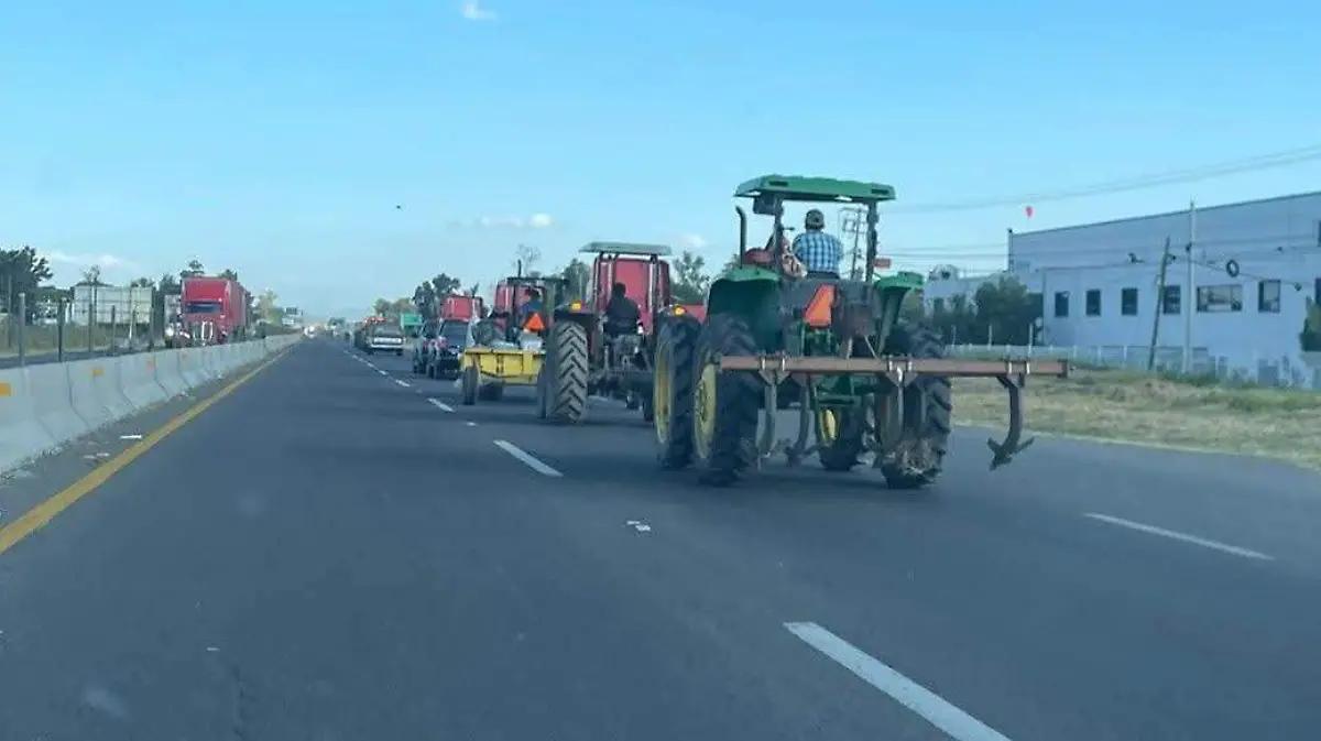 Productores agrícolas levantan bloqueo en carretera federal 45 y 43D