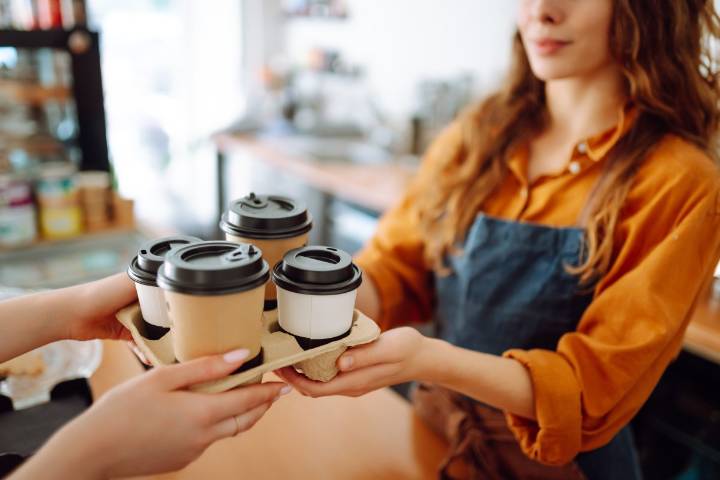 Las cadenas de café enfrentan obstáculos por los aranceles y el aumento de precios