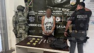 Policía frustra huida de sujeto con envoltorios de droga en Gómez Palacio