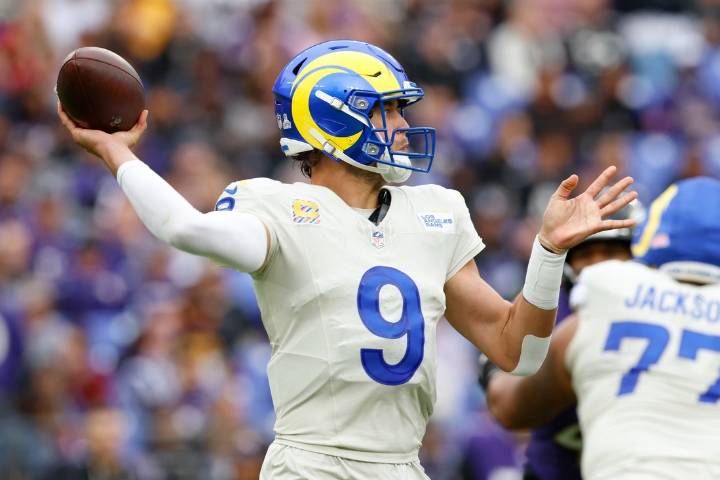Deadspin | Matthew Stafford's 5 TD get Rams past Jaguars in London