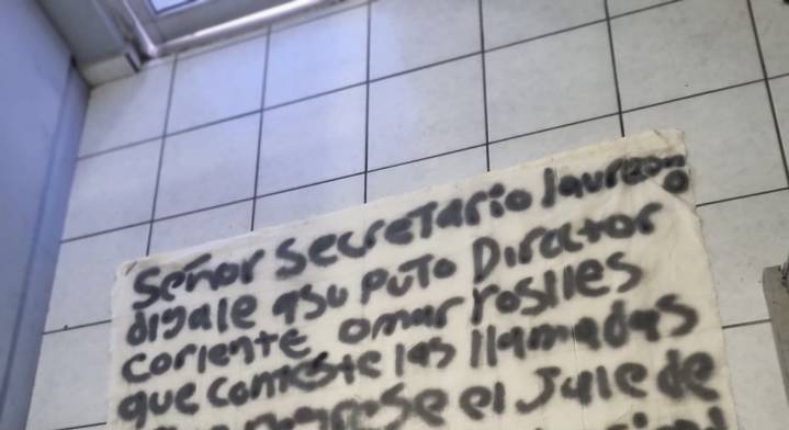 Dejan narcomanta para el director de la FESC