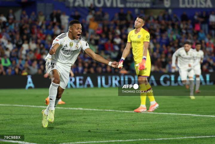 Mbappé rescata a un Real Madrid que afronta el Clásico como líder