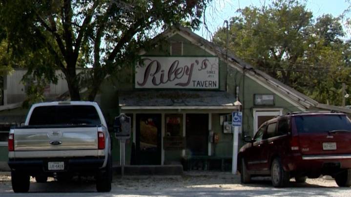Riley's Tavern patrons stay loyal amid arson investigation at Texas landmark