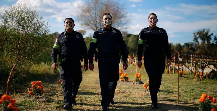 Despliegan más de mil 100 agentes para vigilar la Noche de Muertos en Michoacán