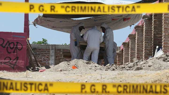Por qué hasta 2026 México podrá abrir una fosa donde fueron disueltas en ácido cientos de personas
