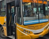 Violencia tras incidente de tránsito: un automovilista detenido tras golpear al chofer de un ómnibus