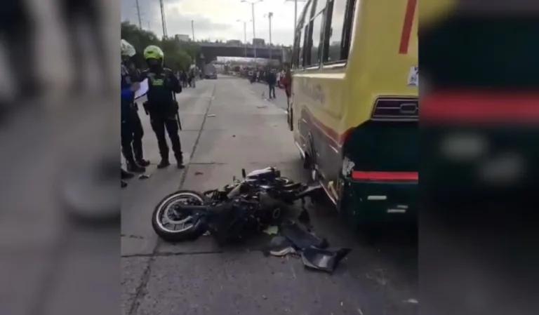 Un motociclista fallece tras accidente con bus y tractomula