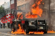 Protestas del 2 de octubre terminan con patrulla incendiada en Toluca