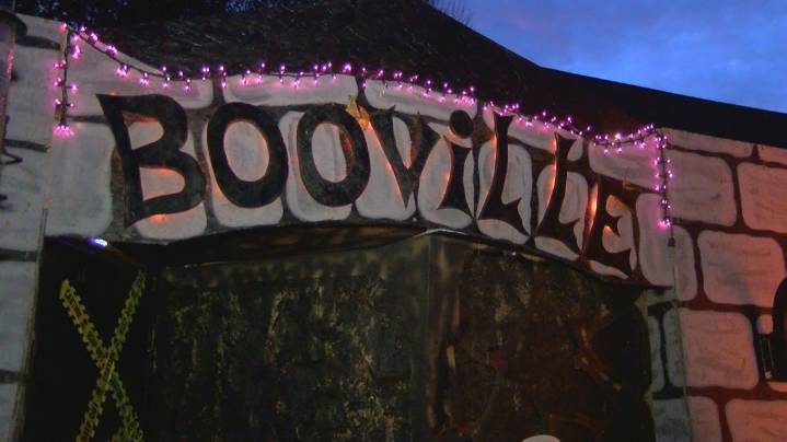 Whitehouse grandfather builds backyard haunted house for his grandkids