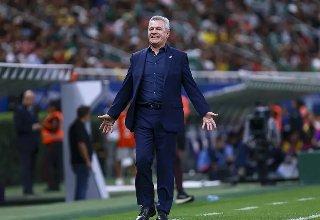 ‘El Vasco’ Aguirre responde a los abucheos