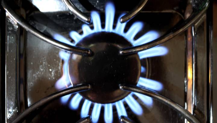 Nicor's record-breaking $314M rate hike request should be cut by a third, ICC staff says