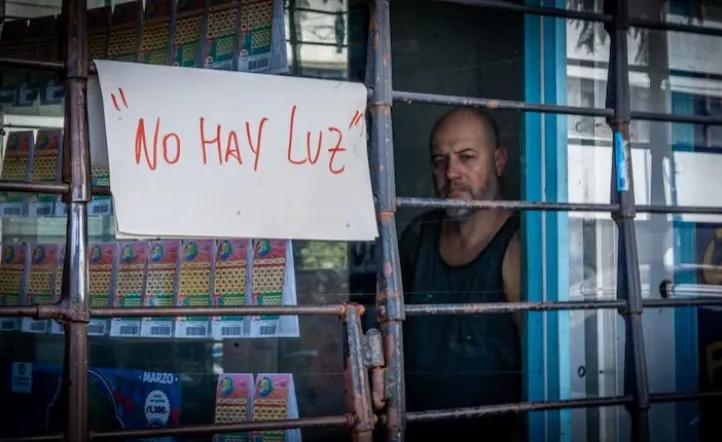 Hay más de 30.000 usuarios sin luz en el AMBA tras el temporal