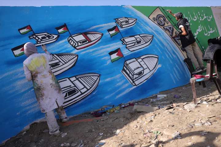 Israel inicia con deportaciones tras interceptar último barco de flotilla de ayuda a Gaza