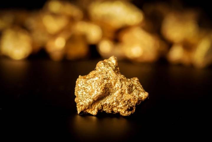 El oro sigue subiendo y se acerca a los $4.400