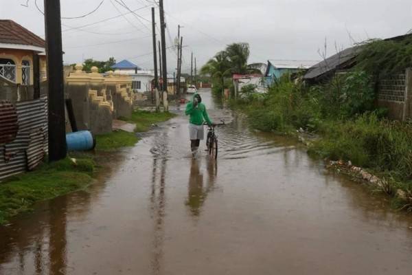 Amenaza huracán 'Melissa' Jamaica con fuertes vientos