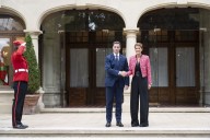 El lehendakari señala que se abre un periodo de negociación con Madrid para estudiar cómo traspasar el Puerto de Pasaia