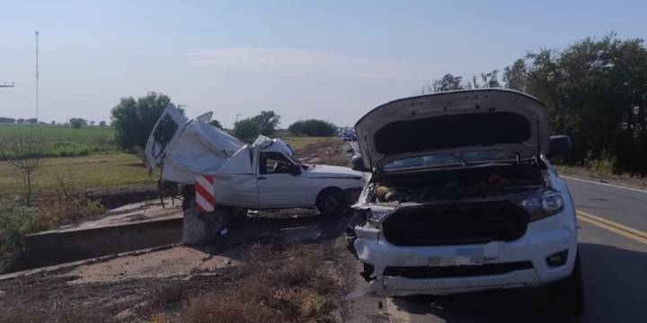 Un auto que llevaba hinchas de Belgrano chocó en la Ruta 9: hubo un muerto y varios heridos