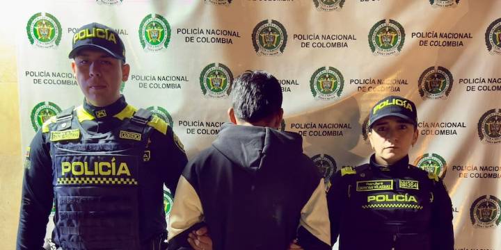 Hombre disparó al aire en pleno centro de Bogotá: cuando lo capturaron descubrieron que también tenía una granada