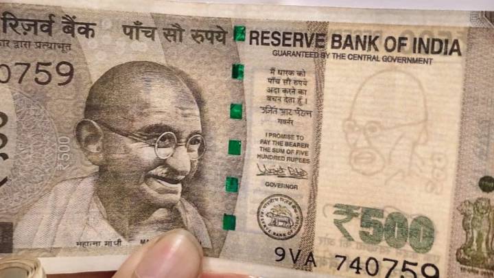 ‘Reflection Of Gandhi Was Cartoonish’: Delhi Man Flags Fake Rs 500 Note At SBI Branch