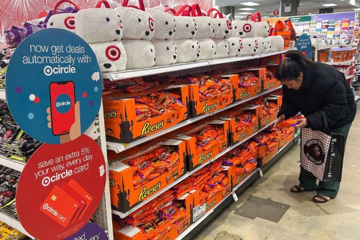 US retailers discounting prices on Hershey's candy ahead of halloween