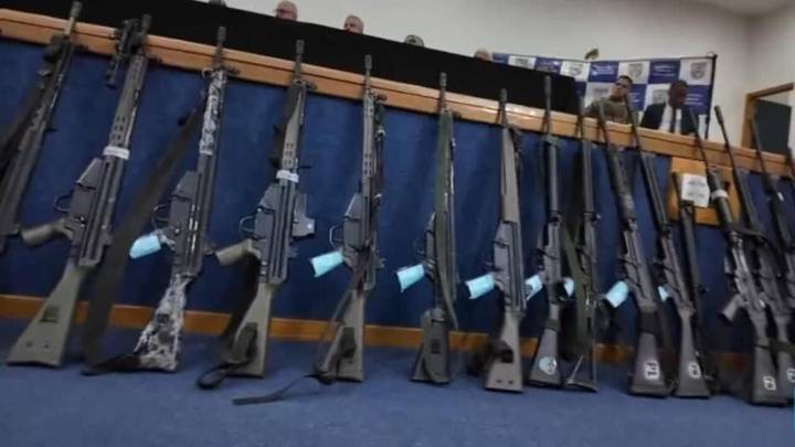Masacre en Río de Janeiro: hallaron un fusil argentino entre las armas secuestradas al Comando Vermelho