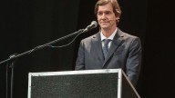 "El país va a contramano del mundo"