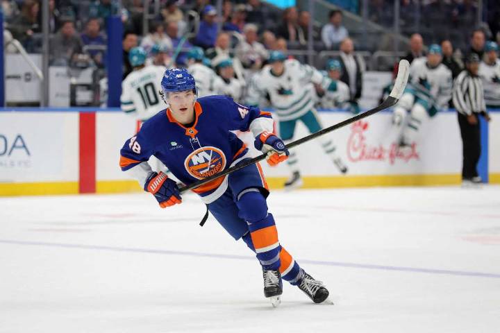 Schaefer records 1st multi-point game, Islanders down Sharks for 3rd straight win