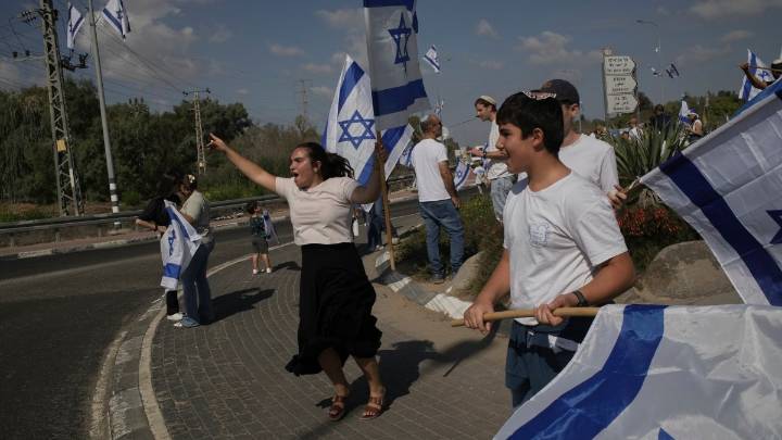 Hamas releases all 20 remaining hostages
