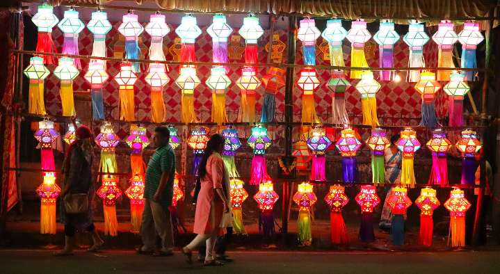Pune’s Markets Glow With Diwali Shopping Fervour As Tradition Meets Technology