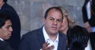 Cuauhtémoc Blanco es captado jugando pádel en sesión remota de la Comisión de Presupuesto