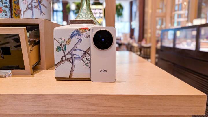 I used Vivo's X300 and X300 Pro — they're the ultimate 200MP camera upgrade
