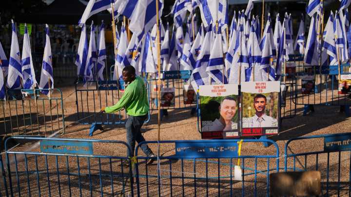 Israel identifica los cuerpos de los cuatro rehenes entregados por Hamás mientras aumenta la tensión en el norte de Gaza