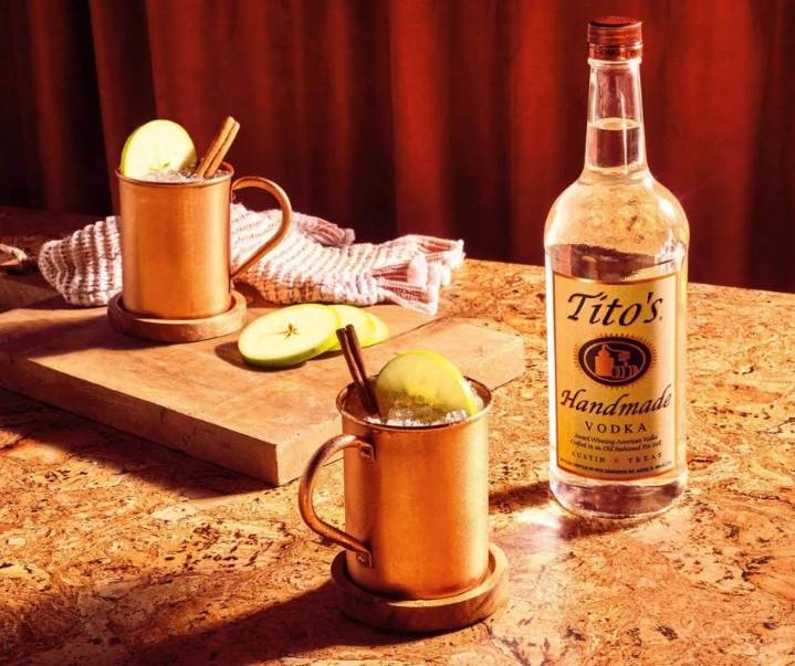 Sobre 50 negocios locales se unen a la celebración del Tito’s Vodka Month