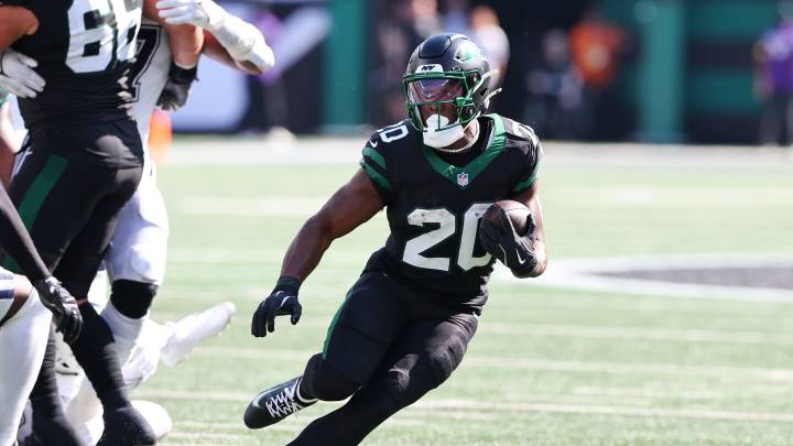 Aaron Glenn on Breece Hall trade talk: They're rumors, I want him here