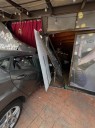 Choca vehículo contra Karaoke