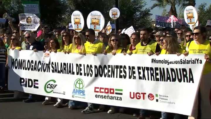 Los sindicatos aplazan la huelga de Educación tras el anuncio de adelanto electoral More