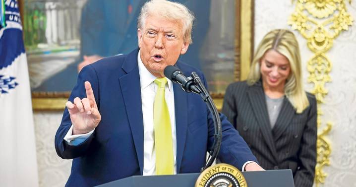 Trump dice que analiza emprender ataques en territorio venezolano
