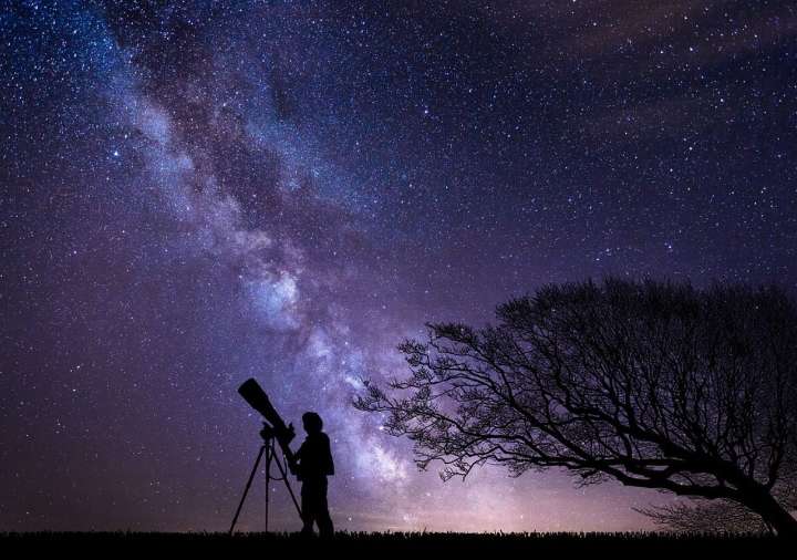 Científicos de Oxford y Google convierten la IA Gemini en un astrónomo "experto" con solo 15 imágenes de entrenamiento