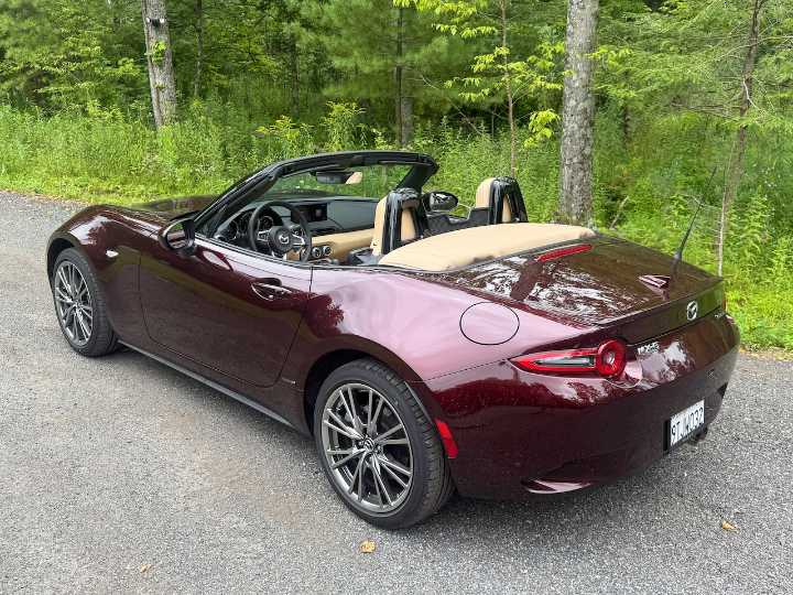 2025 Mazda MX-5 Miata celebrates 35 years of fun in the sun