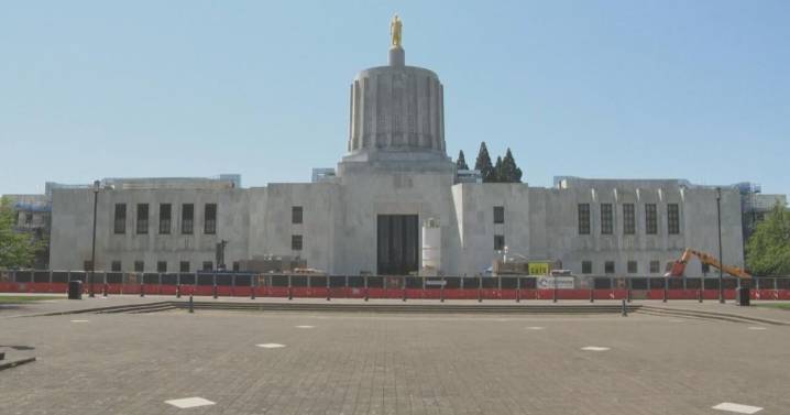 Governor Kotek pushes USDA to protect Oregon food benefits